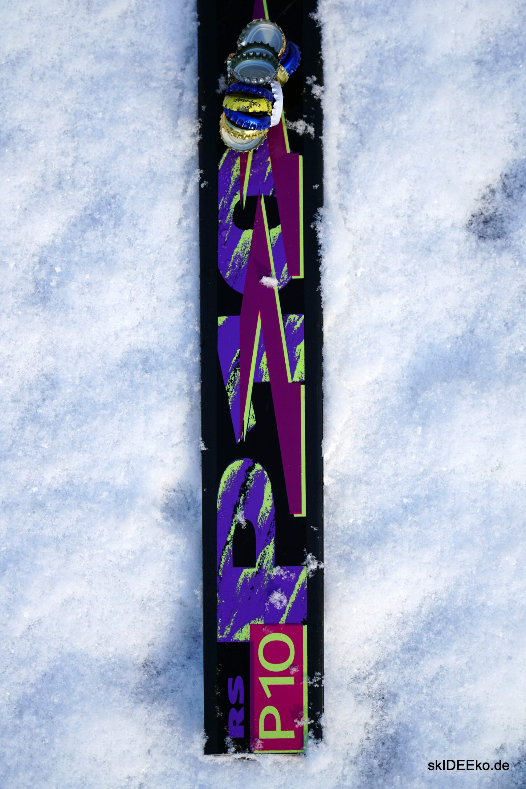 Flaschenöffner-Ski "Schwarze Piste" – Bild 2