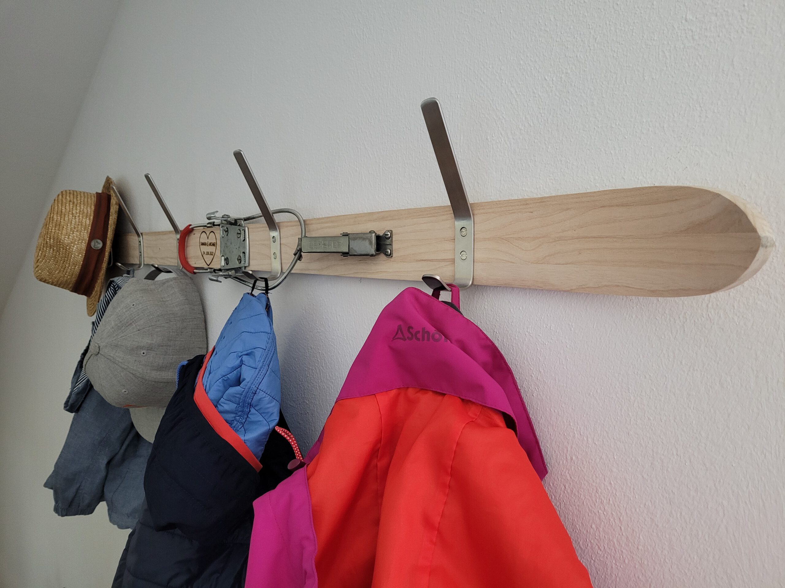 Ski Garderobenleiste "Bergstation - Hochzeit" – Bild 2
